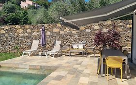 Rez de villa avec piscine, wifi, jardin clôturé